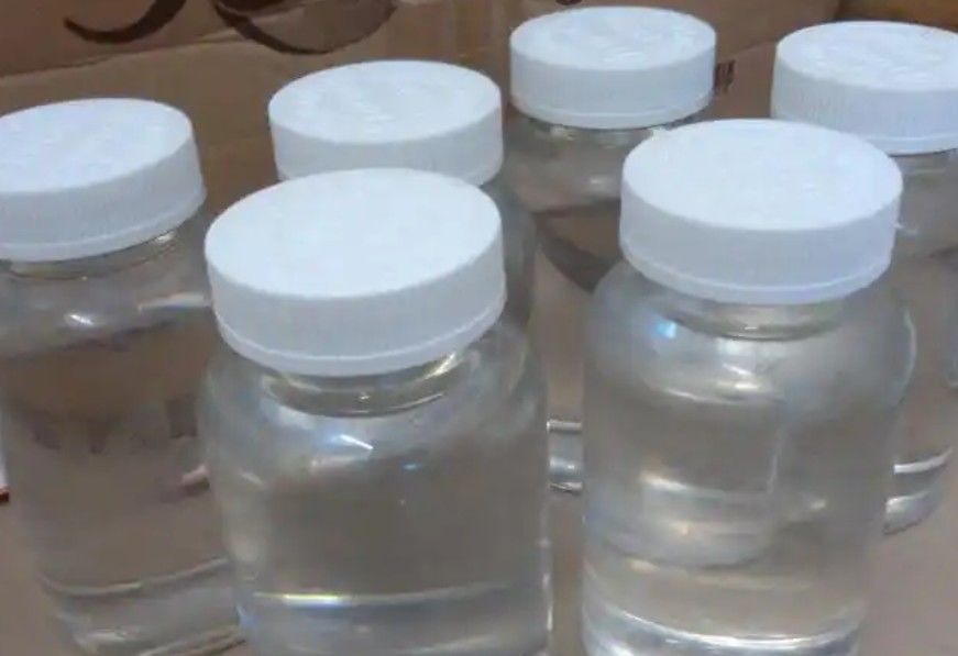 المحتوى الصلب 79-85 في المئة الميثيل الميلامين فورمالدهايد الراتنج قابلة للذوبان في الماء مرونة تصل إلى 2 ملم مناسبة للطلاء واللصاقات