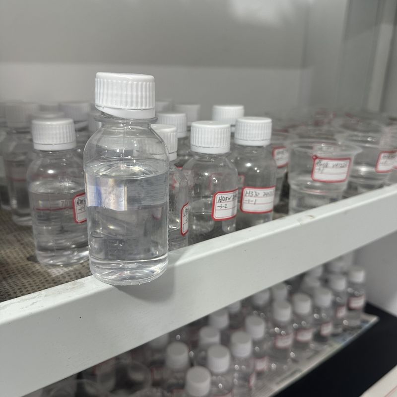 90 في المائة من الراتنج الميثيل الميلامين فورمالدهايد المتلألئة مع 99 في المائة من محتوى الميلامين و PH الحمضية المطبقة في التشطيبات الخشبية